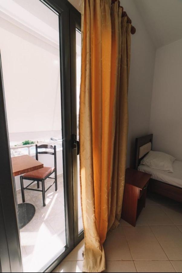 Deti Jon Hotel